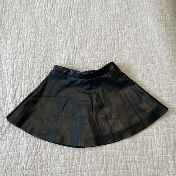 SALE ✨ Girls 5/6 Bundle- 5 Pieces - Picture 9 of 12